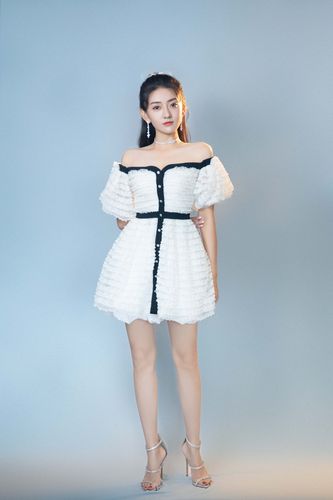 梁洁可爱风公主裙甜美亮相大众电影百花奖闭幕式