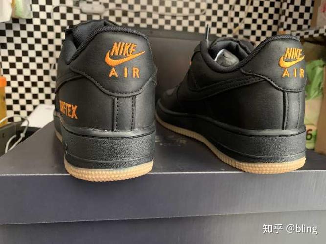 空军一号经典款鞋盒有红色的吗?不应该是灰色的吗?