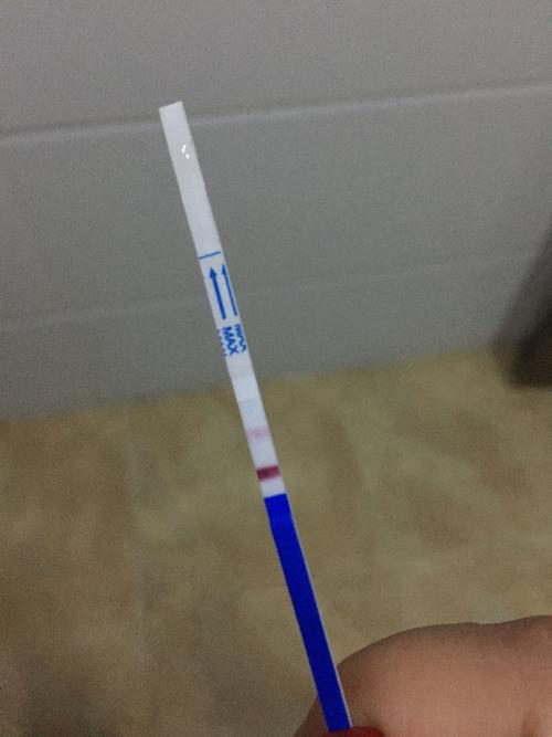我月经推迟了四天,这种试孕纸测出来一深一浅怎么回事