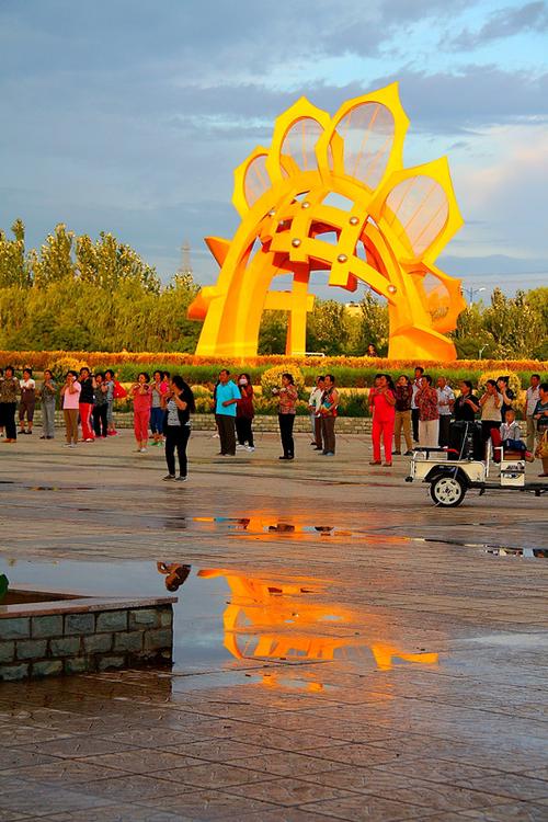 雨后的葵花广场(上)