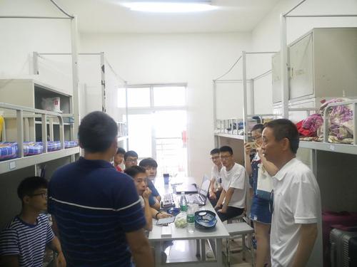 生科院党政班子进寝室看望2019级新生-绵阳师范学院与