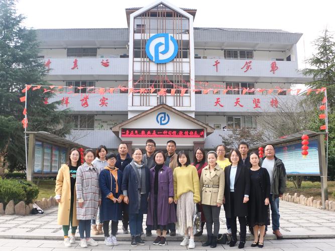 怀揣"美"梦 一路前行——遂昌县初中美术精准教学研讨活动在万向中学