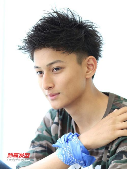 不一样的日式男生发型露额头掀刘海酷帅男生短发2