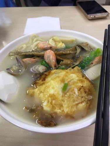 温州海鲜面馆-"面是粗面,点了海鲜面,味道不错,中午人也.