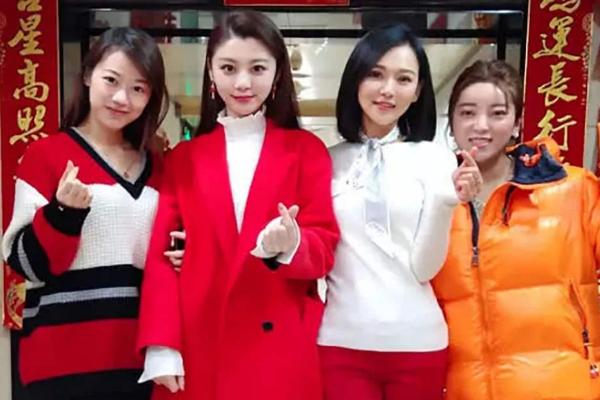 《王牌》女郎费费打酱油却意外走红,得知真实身份后,真是失敬了!