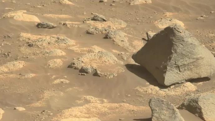 美国宇航局的火星毅力号探测器发现了金字塔形的岩石