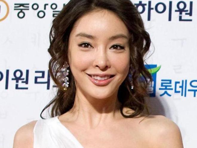 韩国财阀女明星都是玩具就是用来随意玩的