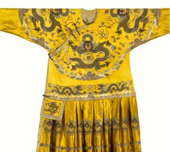 古代皇帝的龙袍不能水洗,穿臭了该怎么办?还是贫穷限制了想象力