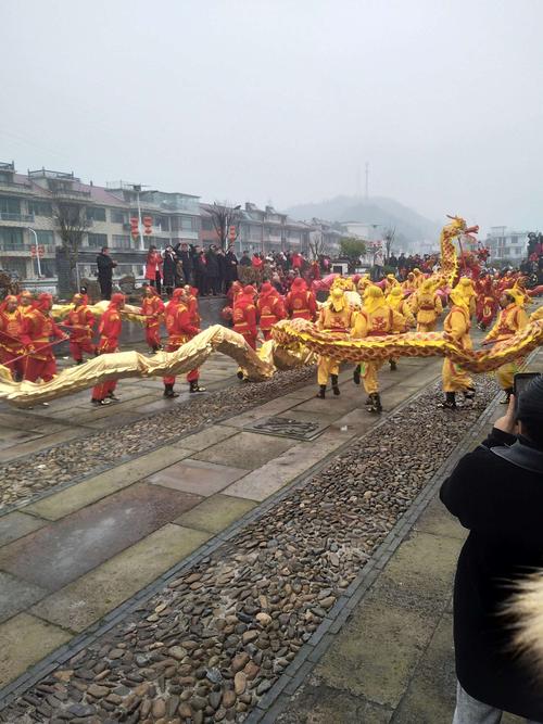 寺前滚地龙