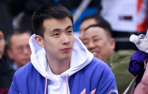 赵继伟和女友隔空秀恩爱,女友被曝真实身份,长相甜美