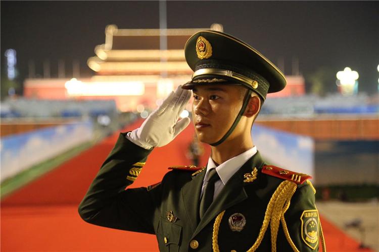 向国旗敬礼 为梦想起航 东方村头小学2020届六年级毕业典礼