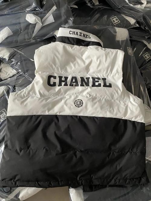 这里有批chanel羽绒马甲都是假的