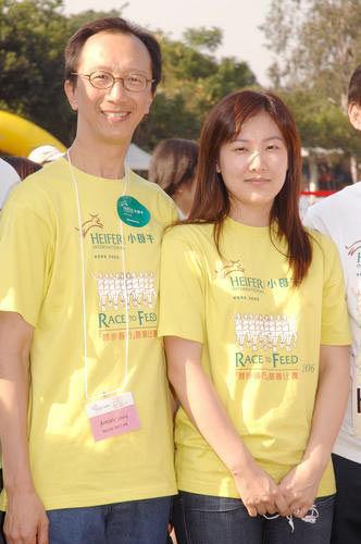 伏明霞产后变丰满师奶满脸幸福