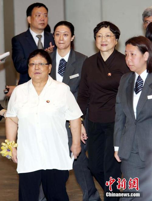 邓林出席香港"纪念邓小平诞辰110周年"展览