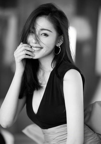 张天爱用瑜伽摆love造型,显露好身材,高难度动作看呆杜海涛