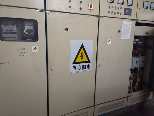 4,配电房所有配电柜无功能标识牌.
