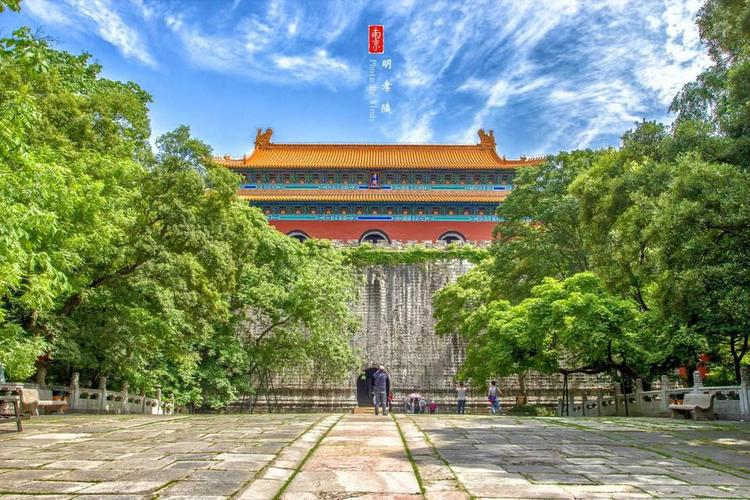 位于南京紫金山的明孝陵是明太祖朱元璋与皇后的合葬陵墓.