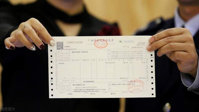 1,二手房买卖时,需要原房主的契税发票 2,缴纳个税和增值税时是通过