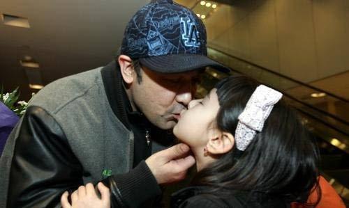 阿的江女儿阿迪娜海量私照曝光 清纯动人(图)