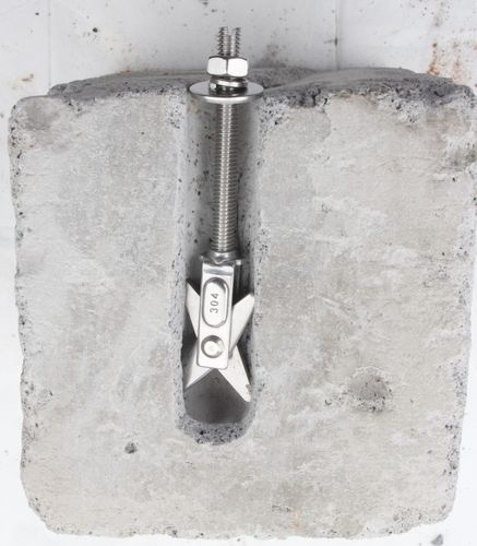 怎么在空心墙(红色圆孔空心砖)上打膨胀螺丝,或者哪种