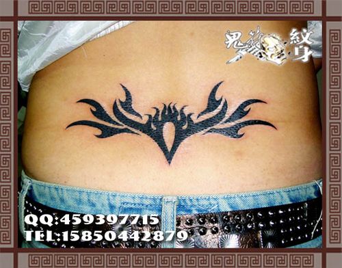 腰部纹身图腾应该不对称么