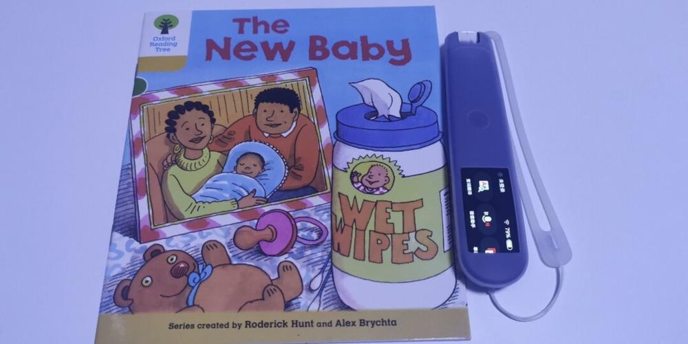 今天一起亲子阅读的是the new baby这本书.