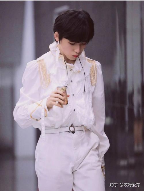 可以发一些宋亚轩的帅照吗?