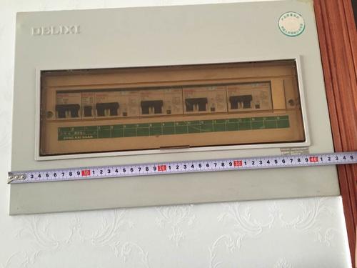 家用电表箱盒子怎么拆