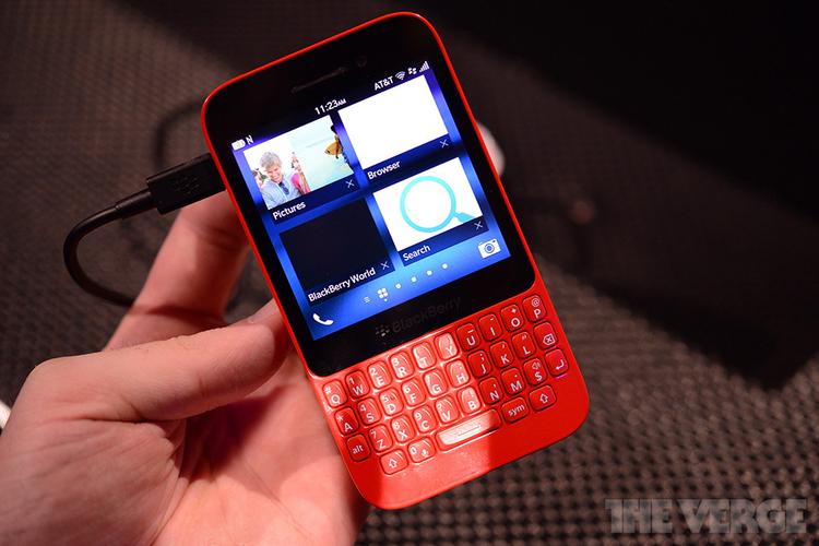 黑莓q5上手试玩:贴近大众的全键盘bb10手机