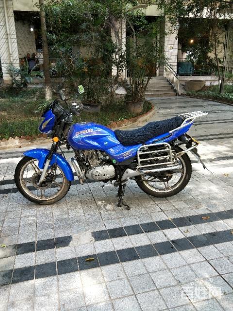 转让一辆钱江金福王架子摩托车,证件手续齐全.