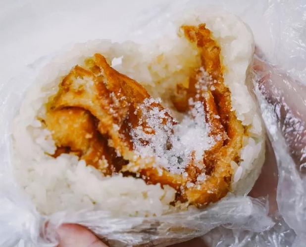 这种糯米包油条你喜欢吃甜口还是咸的