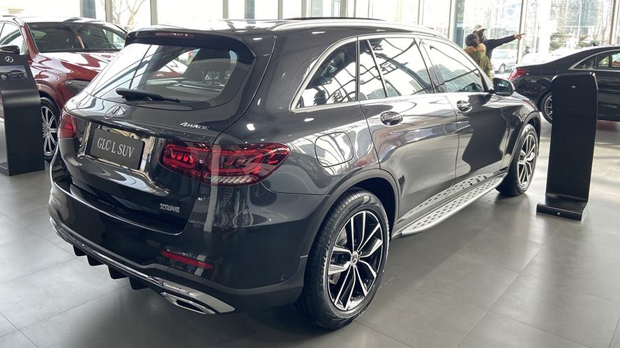 该图为2021款奔驰glc260l动感型