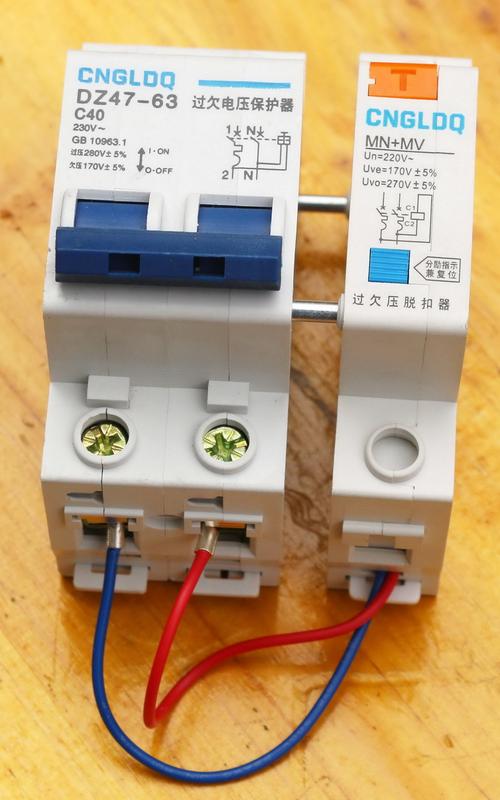 过欠压脱扣器