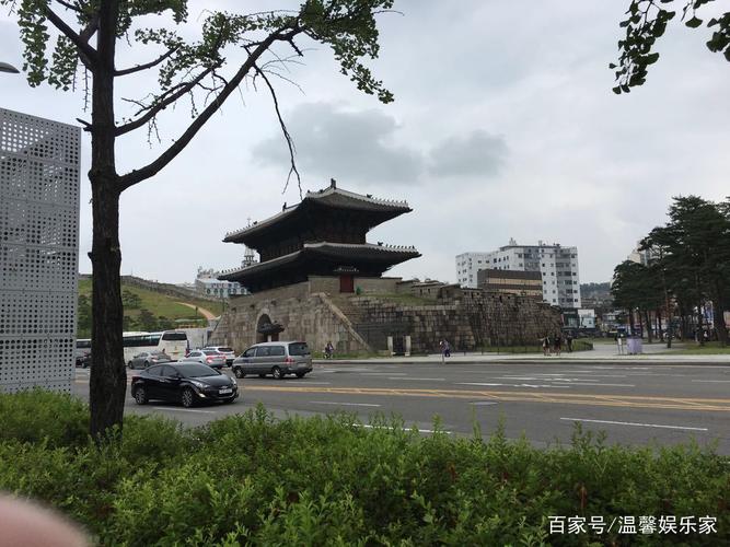 旅游景点:兴仁之门