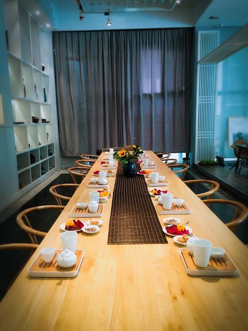 茶具,茶点,果盘,会议厅的服务更加精致