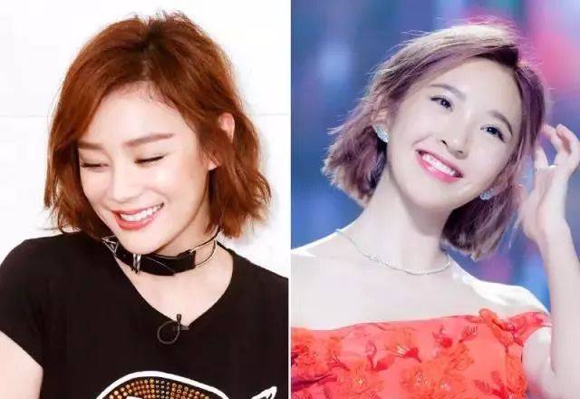 拥有一款利落的侧分短发,干脆不露发际线,头顶的头发侧分披下来,解决