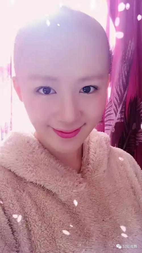 她是最美光头肚皮舞女孩,经历过自卑,背叛,自杀……挺