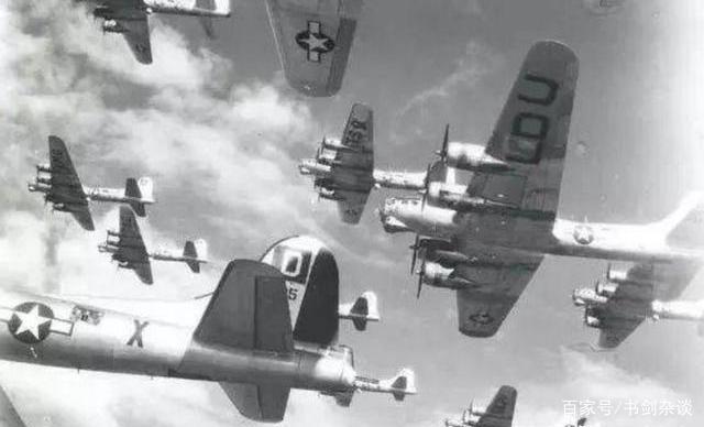 在9000米高空躺着战斗,二战美国陆航伤亡最高的岗位,机腹机枪手