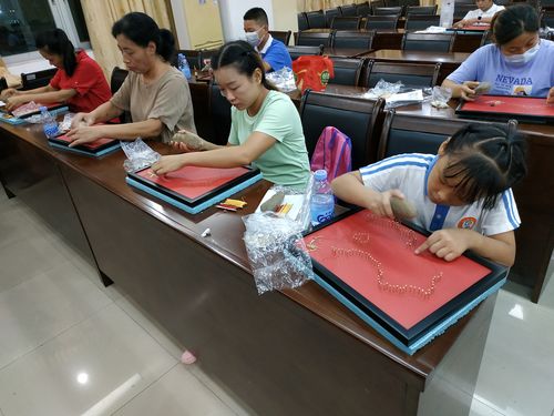 共筑中国梦"--社区退役军人关怀项目之红色爱国主题手工活动