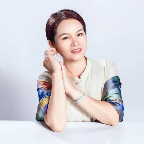 歌手王志纯夫人照片原创音乐人王志纯个人资料简介 :中国内地男歌手