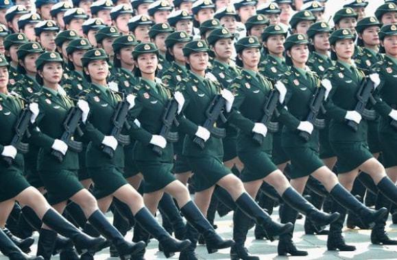 在阅兵仪式上中国女兵为何丝袜配长靴四大原因让各国赞赏