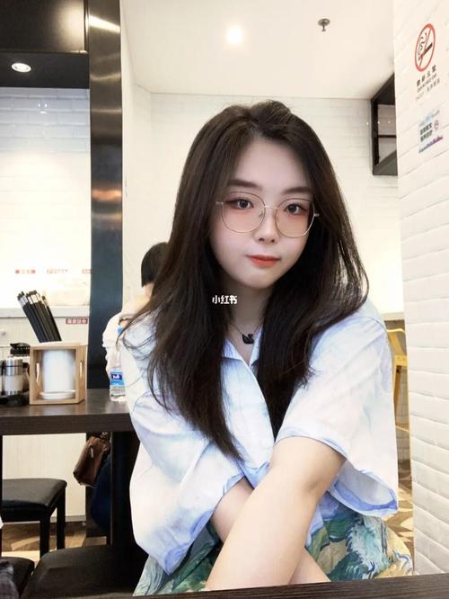 用鲨鱼夹夹了个高颅顶的小马尾_马尾_鲨鱼夹_时尚_发型