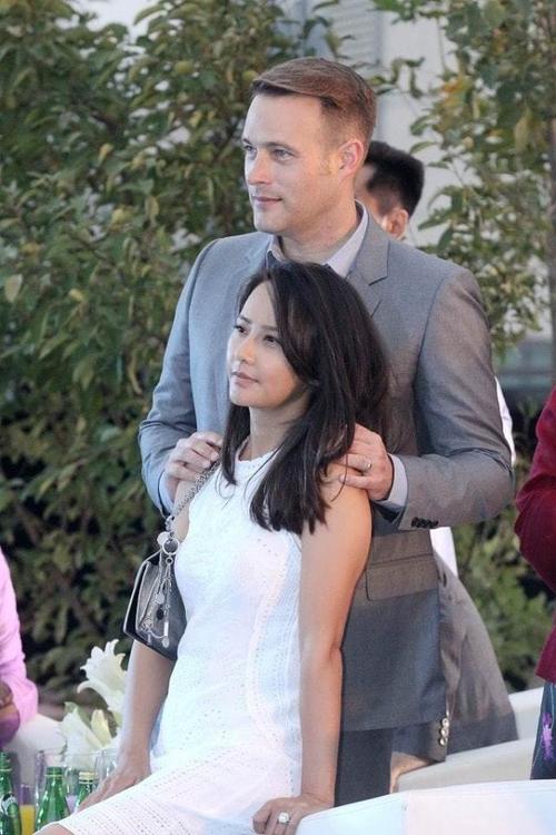 马雅舒二婚嫁给外国老公后挺幸福的,气质提升不少,笑容也变甜了