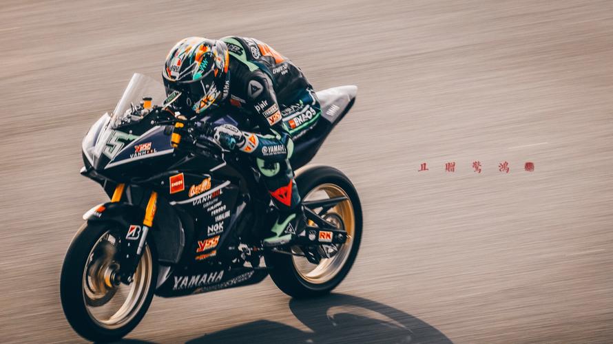 王一博 赛车 - 堆糖,美图壁纸兴趣社区