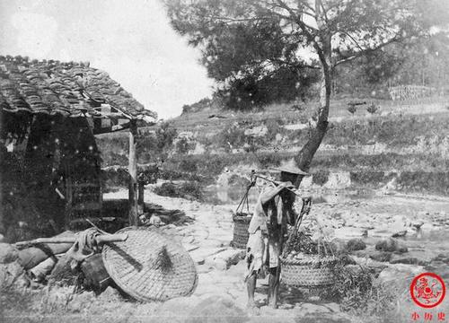 晚清珍贵老照片:福建山村生活,房屋低矮破旧