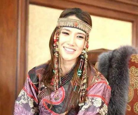 据驴友了解到,这些蒙古女人来到了中国之后大多数都是在售卖一些自己