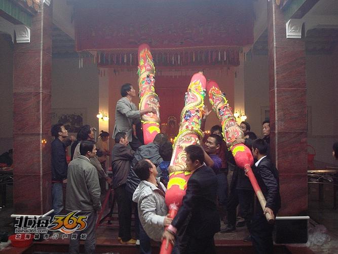 白沙邓屋村重建祖祠千人同台共享盛宴五米大香要几个壮汉扛有好吃的