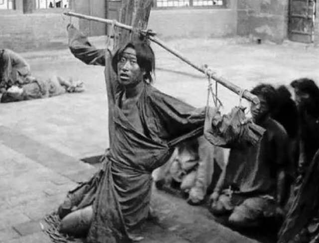 晚清老照片真实晚清刑罚暴力惩罚犯人最后一张不寒而栗