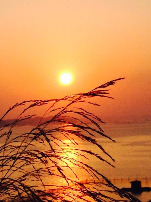 守候落日——守候一个多小时,观看落日西下全过程,从红彤彤的大太阳守