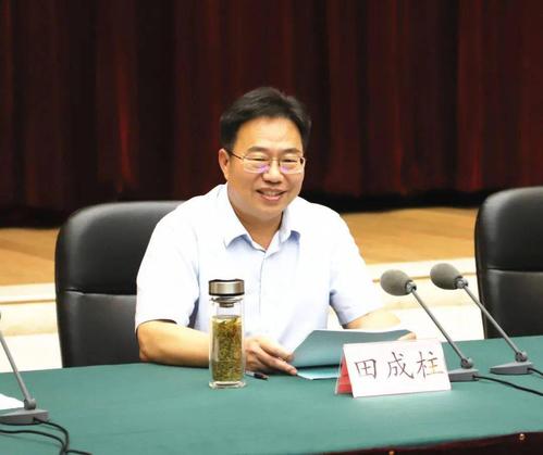 田成柱指出,今年以来,在市委的坚强领导下,全市工业经济呈现出量质